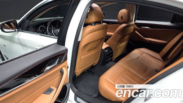 BMW 5-Series 2018 — photo 18