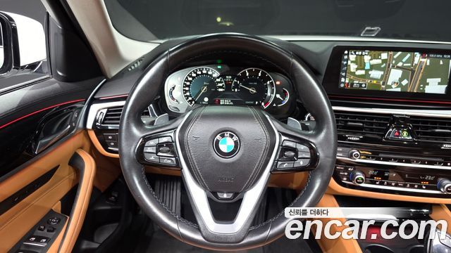 BMW 5-Series 2018 — photo 19