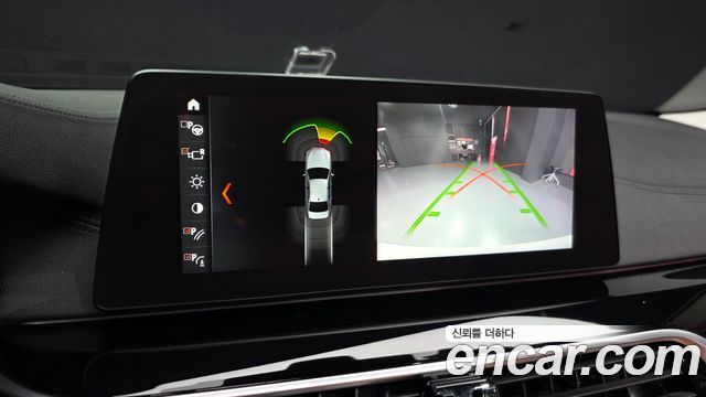 BMW 5-Series 2018 — photo 21