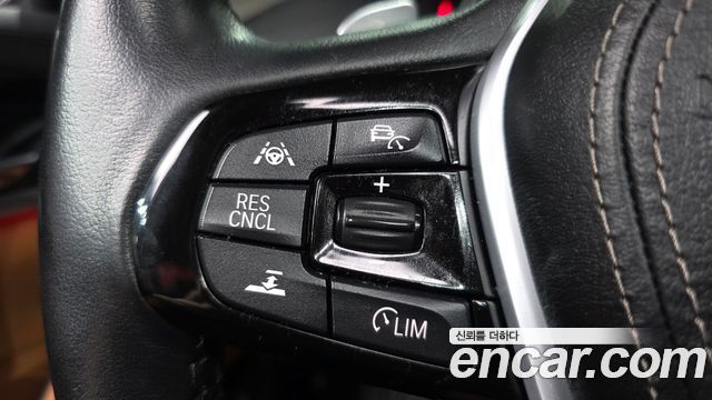 BMW 5-Series 2018 — photo 23