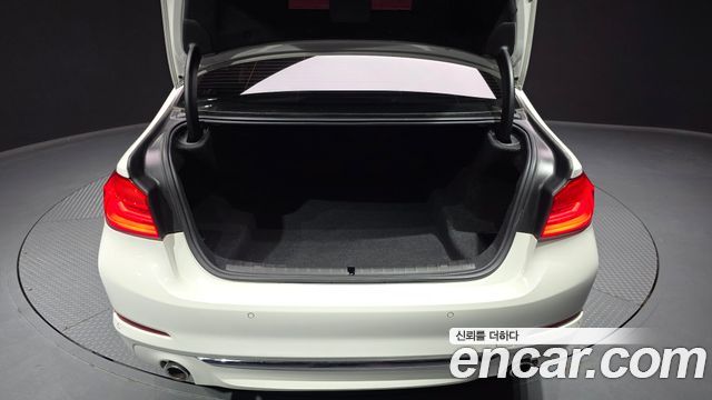 BMW 5-Series 2018 — photo 26