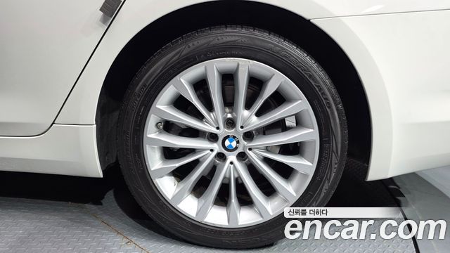 BMW 5-Series 2018 — photo 7
