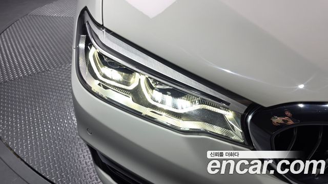 BMW 5-Series 2018 — photo 8