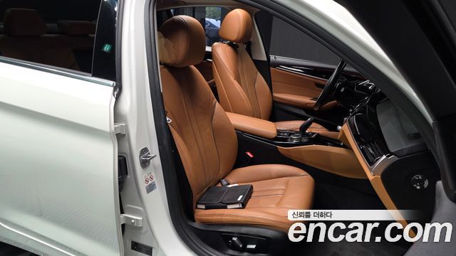 BMW 5-Series 2018 — photo 16