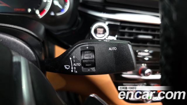 BMW 5-Series 2018 — photo 27