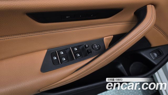 BMW 5-Series 2018 — photo 28
