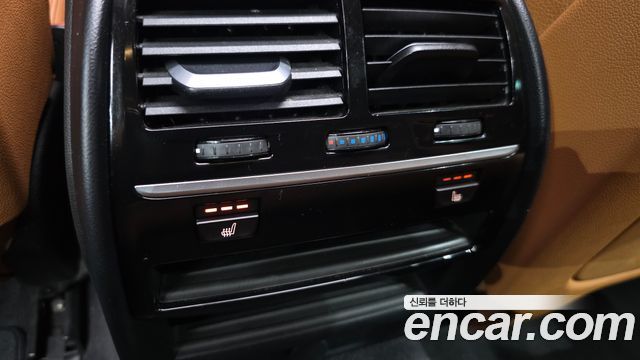 BMW 5-Series 2018 — photo 30