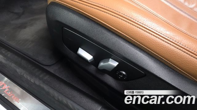 BMW 5-Series 2018 — photo 32