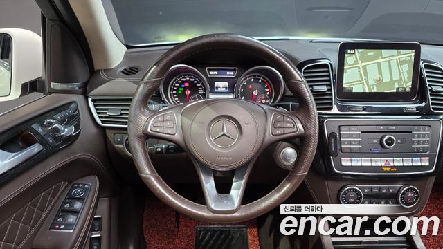 Mercedes-Benz GLS-Class 2017 — photo 14