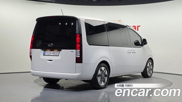 Hyundai Staria 2022 — photo 2