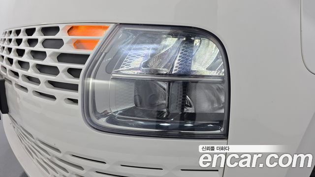 Hyundai Staria 2022 — photo 8