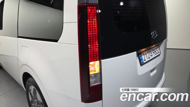 Hyundai Staria 2022 — photo 9