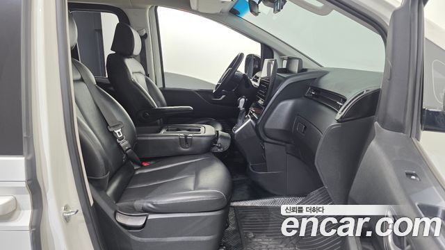 Hyundai Staria 2022 — photo 16