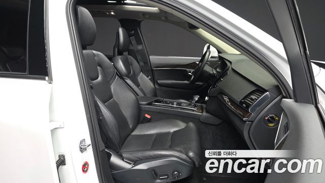 Volvo XC90 2017 — photo 11