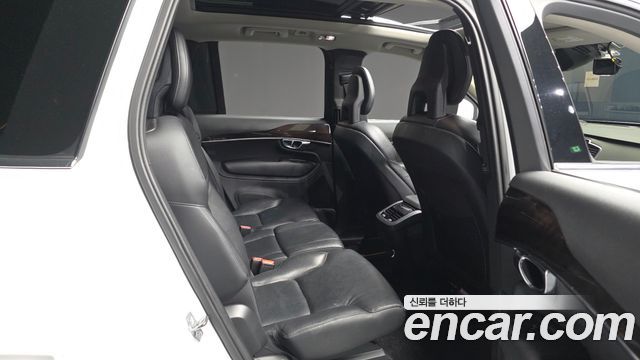 Volvo XC90 2017 — photo 12