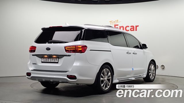 Kia Canival 2019 — photo 2