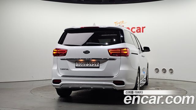 Kia Canival 2019 — photo 4