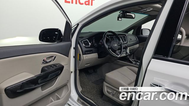 Kia Canival 2019 — photo 10