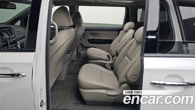 Kia Canival 2019 — photo 11