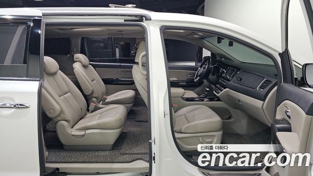 Kia Canival 2019 — photo 12