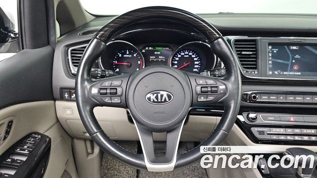 Kia Canival 2019 — photo 15
