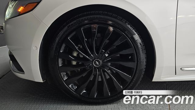 Lincoln Continental 2018 — photo 5