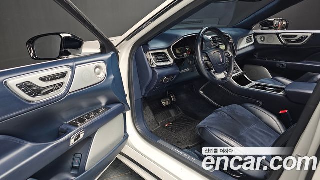 Lincoln Continental 2018 — photo 17