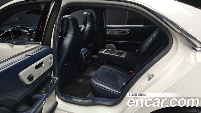 Lincoln Continental 2018 — photo 18