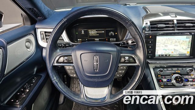 Lincoln Continental 2018 — photo 19
