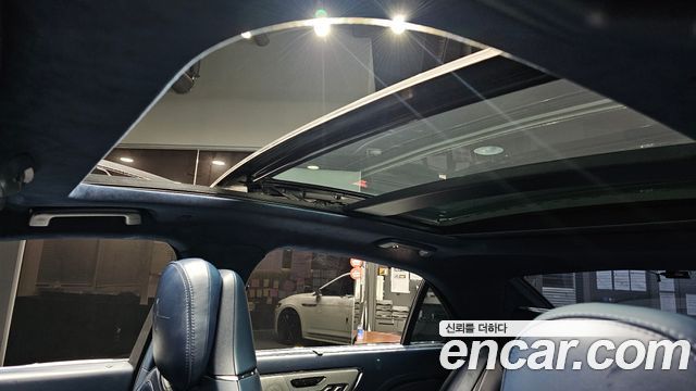Lincoln Continental 2018 — photo 26