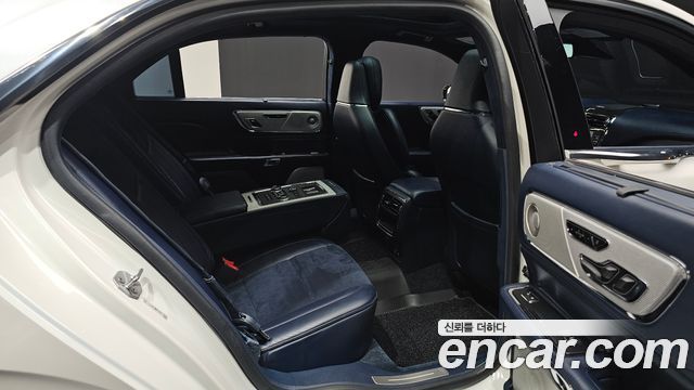 Lincoln Continental 2018 — photo 16