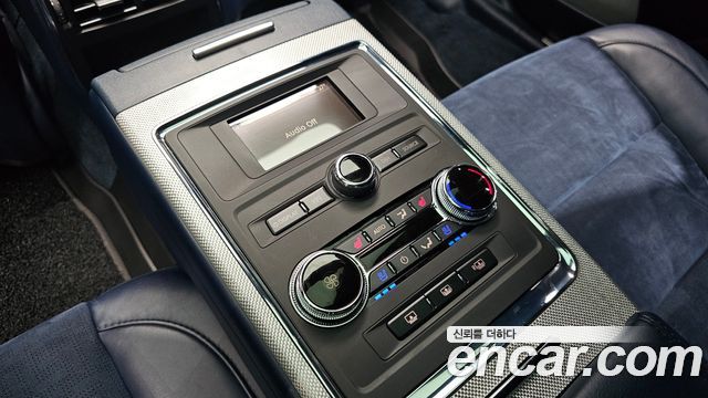 Lincoln Continental 2018 — photo 27