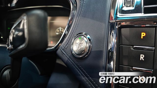Lincoln Continental 2018 — photo 30