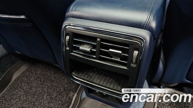 Lincoln Continental 2018 — photo 31