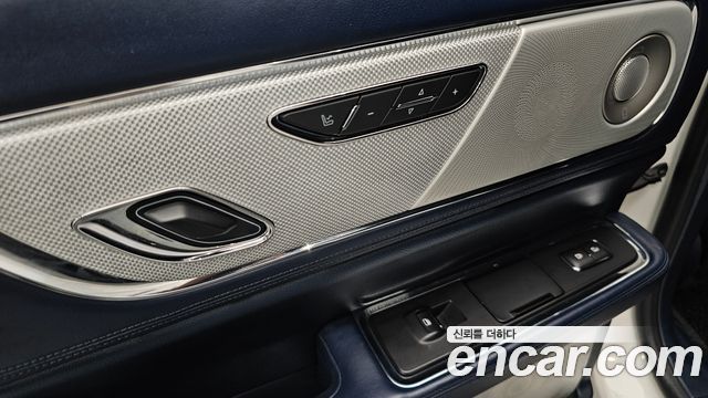 Lincoln Continental 2018 — photo 32