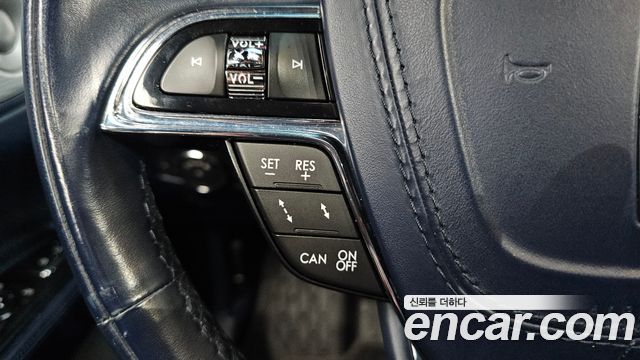 Lincoln Continental 2018 — photo 33