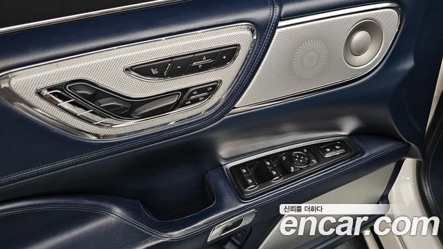Lincoln Continental 2018 — photo 35