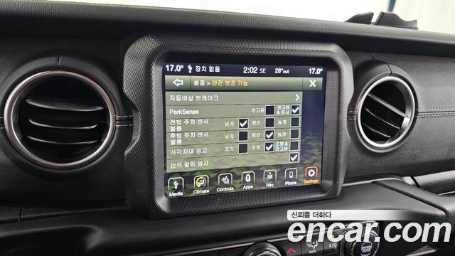 Jeep Wrangler 2019 — photo 16