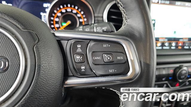 Jeep Wrangler 2019 — photo 18