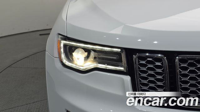 Jeep Cherokee 2021 — photo 8