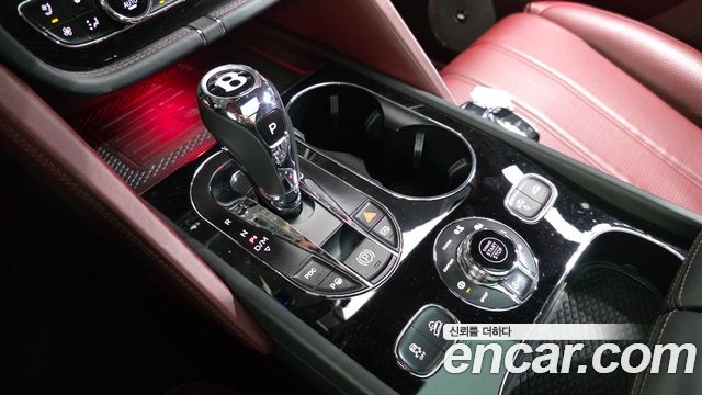 Bentley Bentayga 2023 — photo 12