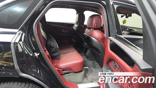 Bentley Bentayga 2023 — photo 18