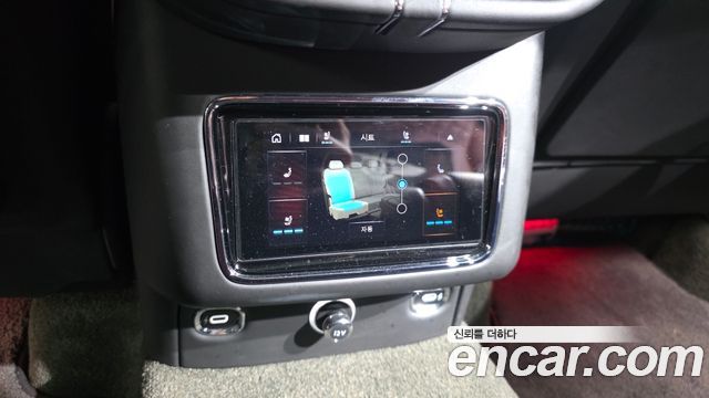 Bentley Bentayga 2023 — photo 24