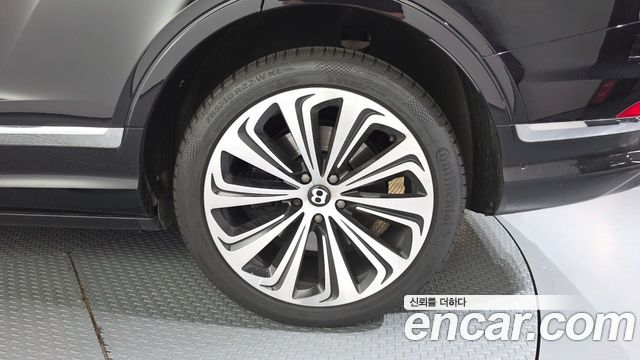 Bentley Bentayga 2023 — photo 7