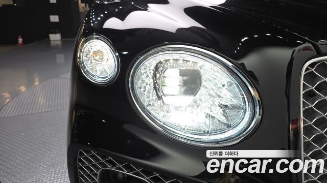 Bentley Bentayga 2023 — photo 8