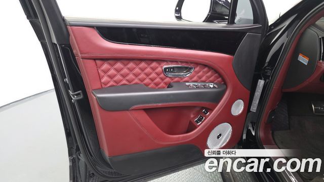 Bentley Bentayga 2023 — photo 14