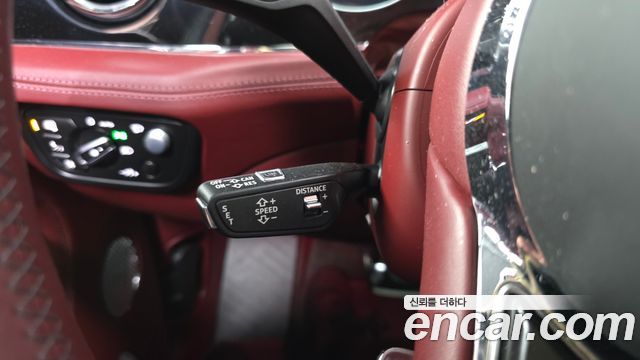 Bentley Bentayga 2023 — photo 28