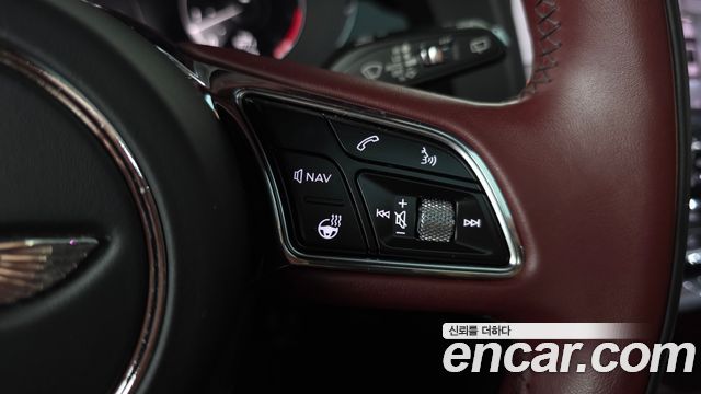 Bentley Bentayga 2023 — photo 31
