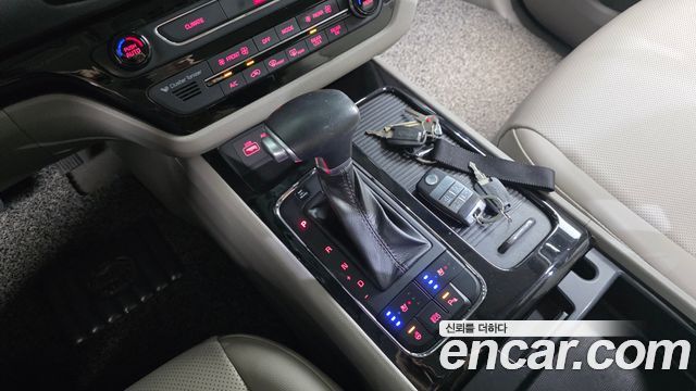 Kia Canival 2017 — photo 9