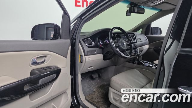 Kia Canival 2017 — photo 10